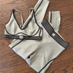 Alo Yoga Limestone AIRLIF LINE UP LEGGING / BRA SET